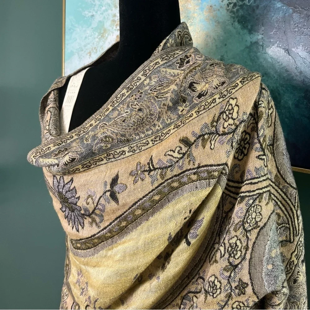 Elegant Paisley Scarf with Fringe